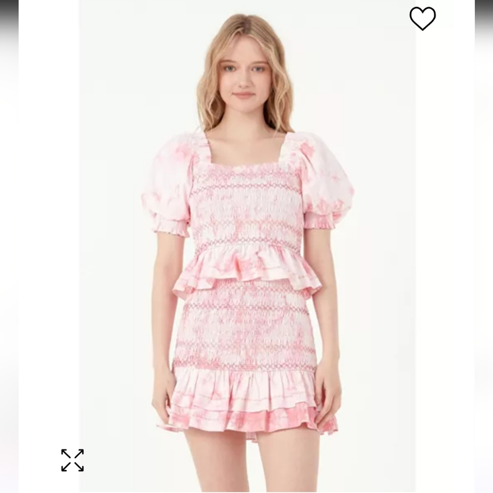 Free The Roses White-pink Smocked puff sleeves Ruffle top & skirt Sz. M